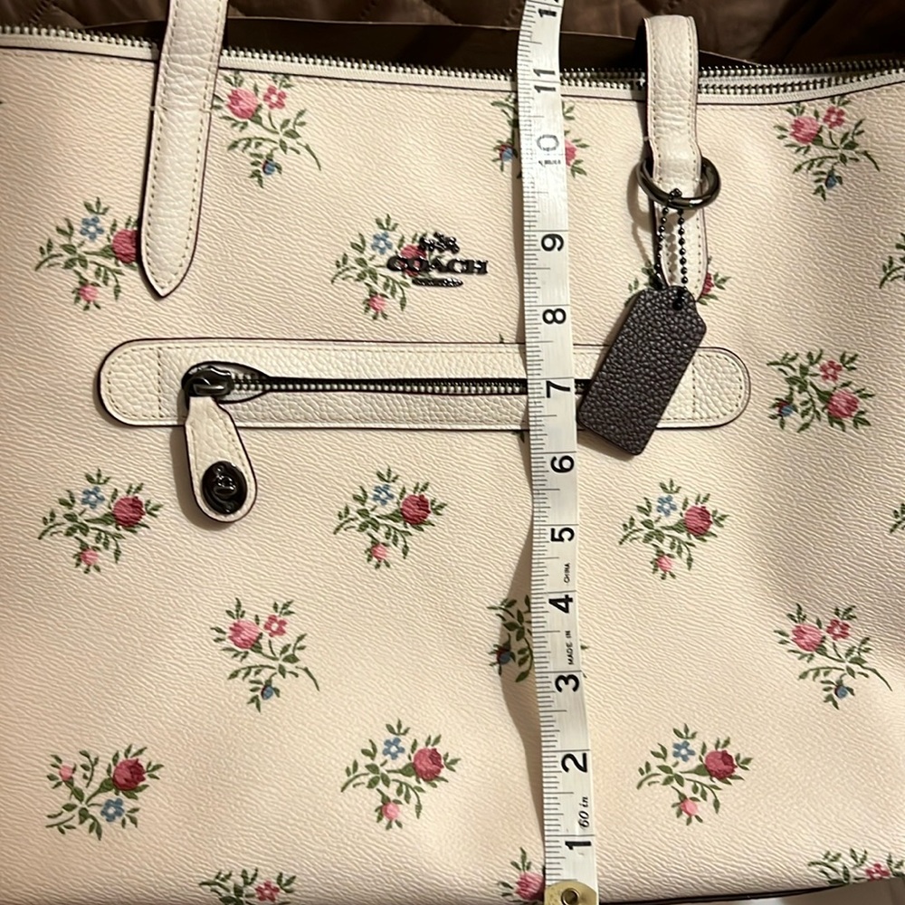 NWT Coach White Tote Bag with Floral Design - Picture 5 of 15